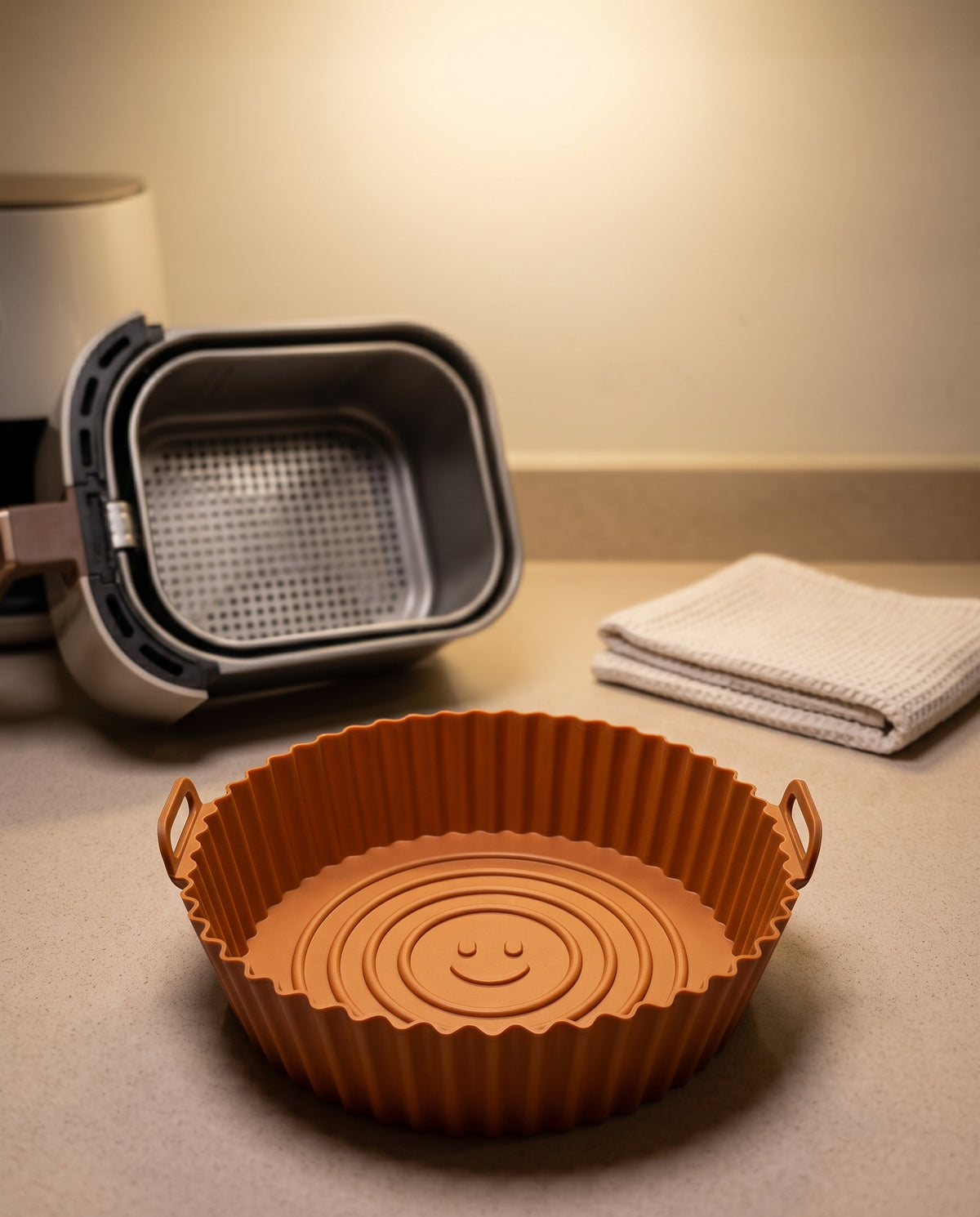 Kit Forma de Silicone para Airfryer, 6 Peças, em uso
