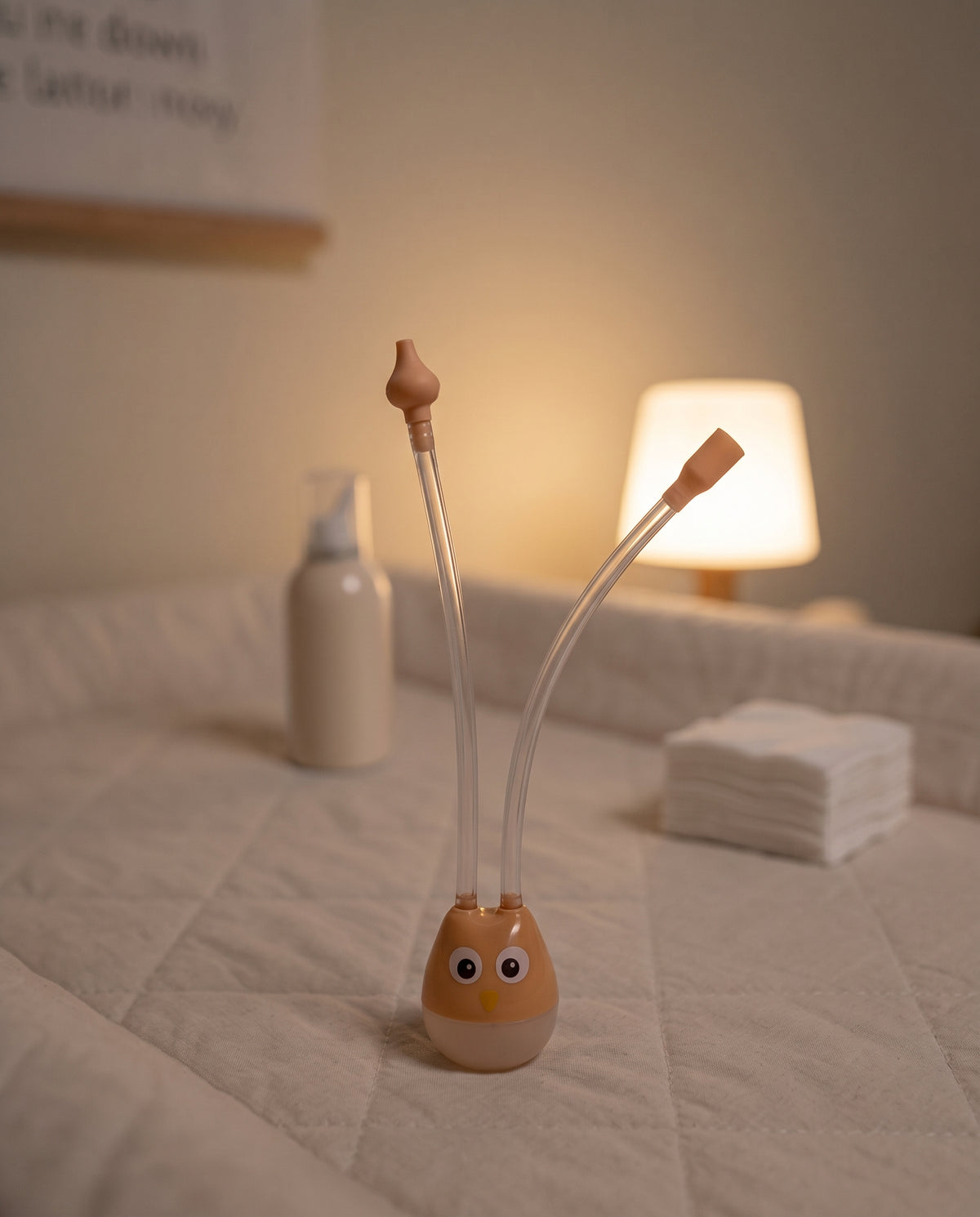 Aspirador Nasal Infantil Manual, a partir de 0 Meses, em uso
