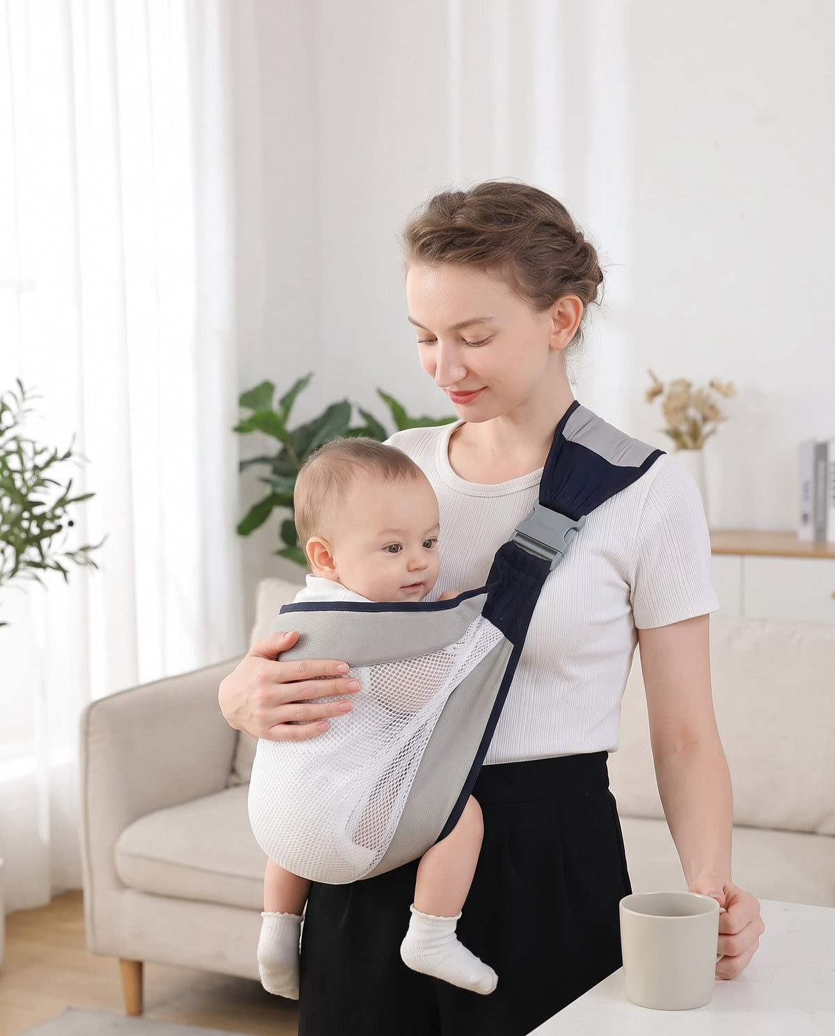 Sling Bebê Ajustável, Três Posições, em uso
